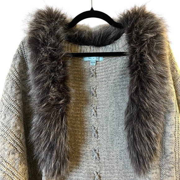 SHE & SKY Oatmeal Cable Knit Dolman Sleeve Open Sweater w/ Faux Fur Trim, OS - Picture 2 of 6